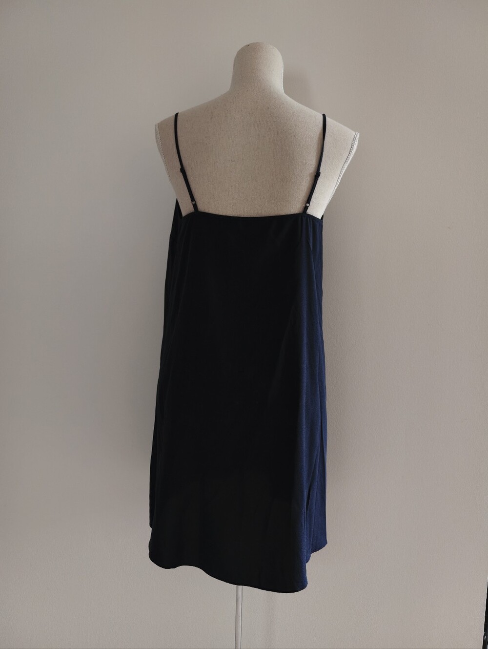 Like New Club Monaco Easy Midi Tiered Dress In Navy - Picture 10 of 16